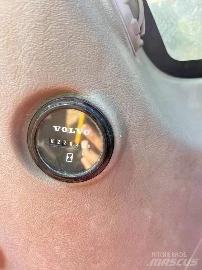 Volvo EC 220 DNL Pásová rýpadla