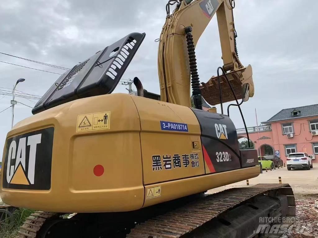 CAT 323 D L Pásová rýpadla
