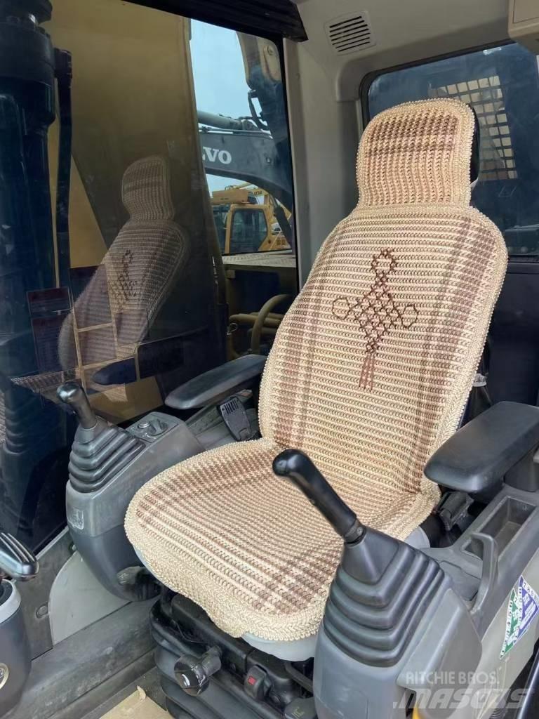 CAT 323 D L Pásová rýpadla