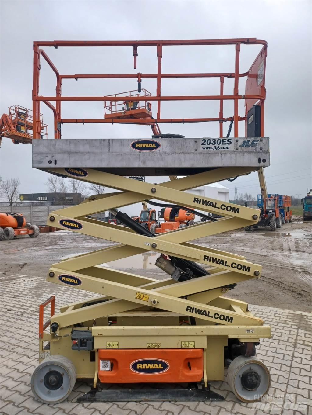 JLG 2030ES Nůžková zvedací plošina
