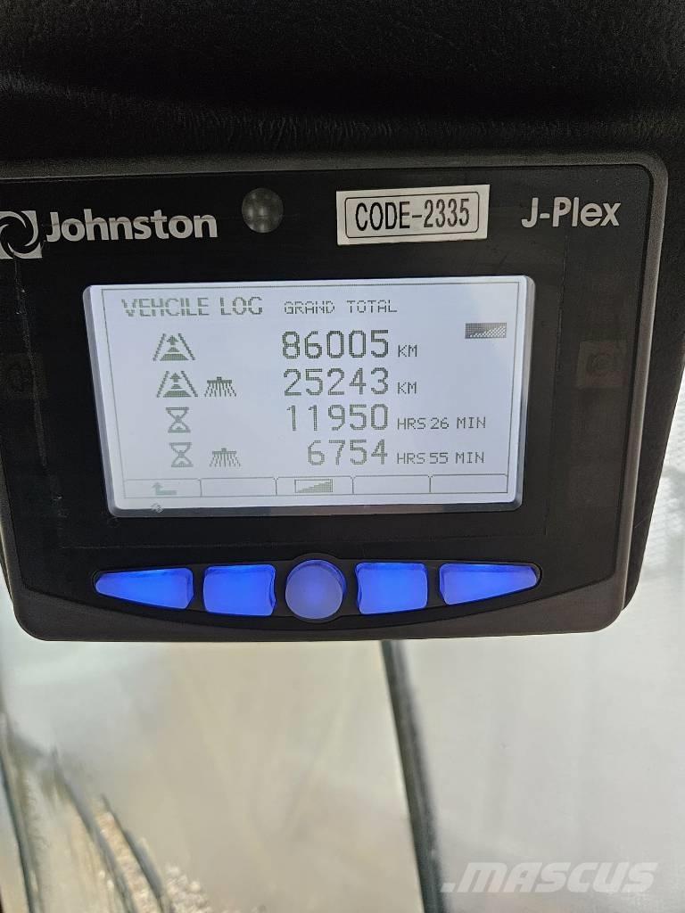 Johnston CN400 Zametací stroje