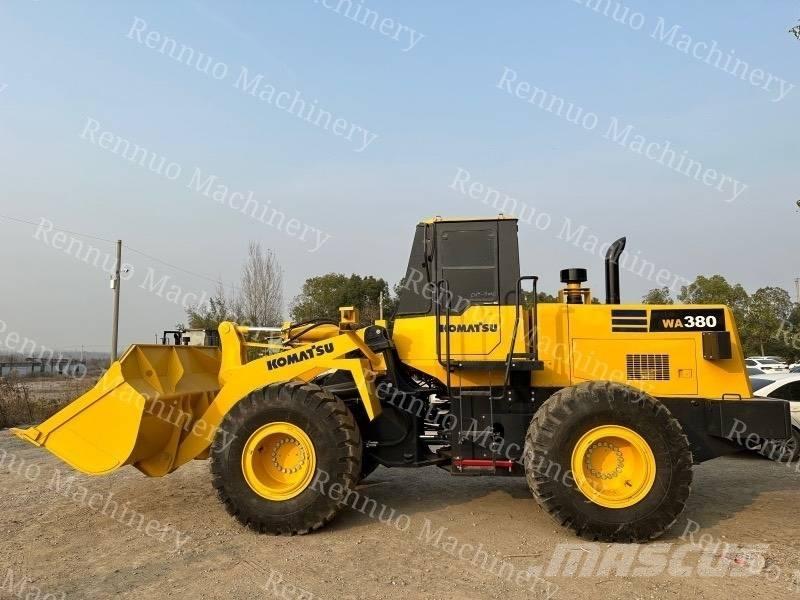 Komatsu WA380 Kolové nakladače