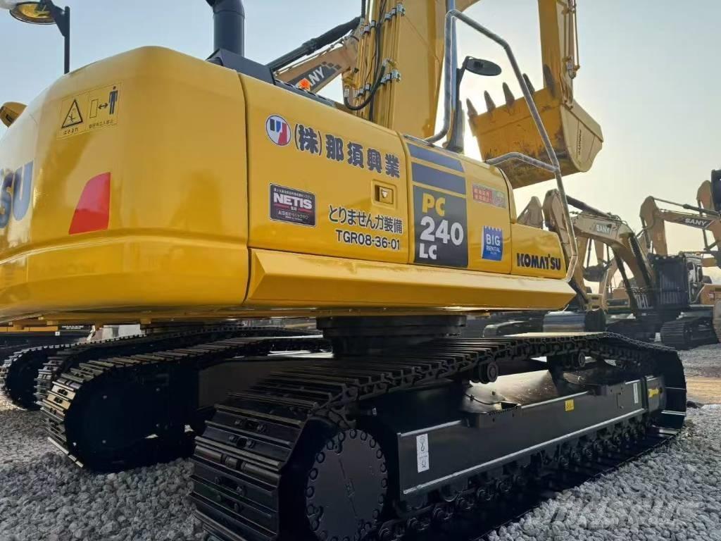 Komatsu 240-8N1 Pásová rýpadla