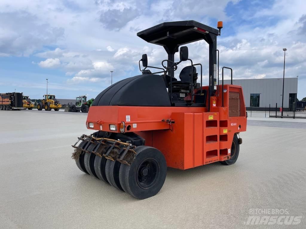 Dynapac CP 142 Pneumatikové válce