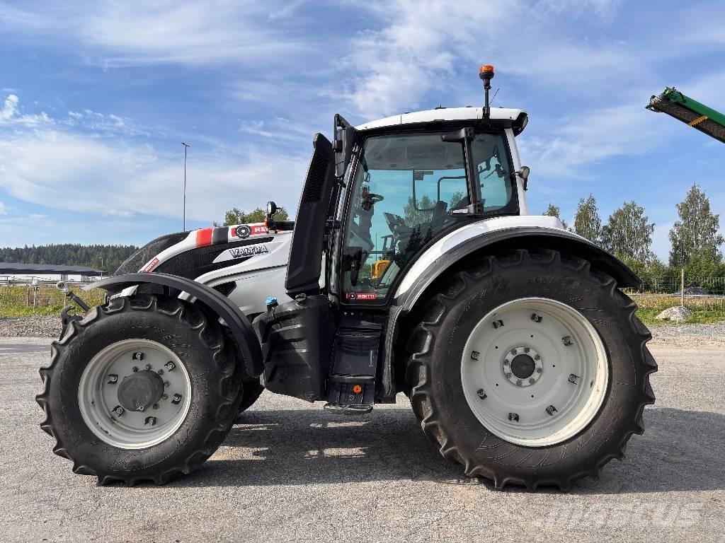 Valtra T215 Versu Traktory