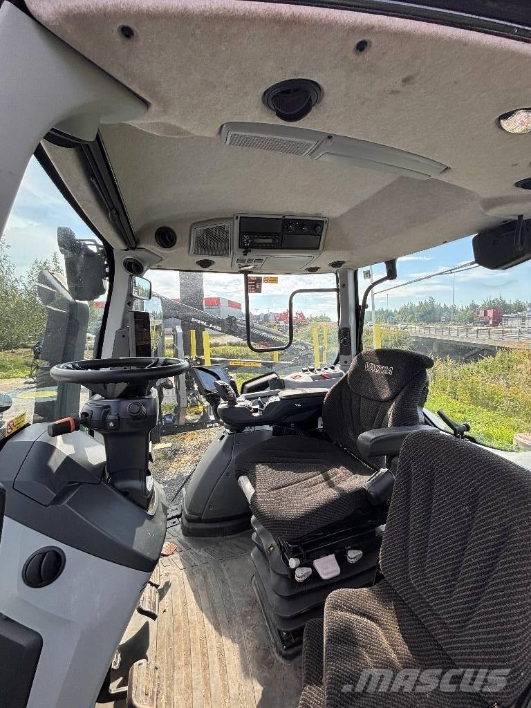Valtra T215 Versu Traktory