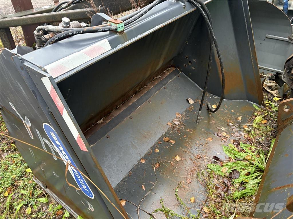 Snowstar HK700L Sypače písku a soli