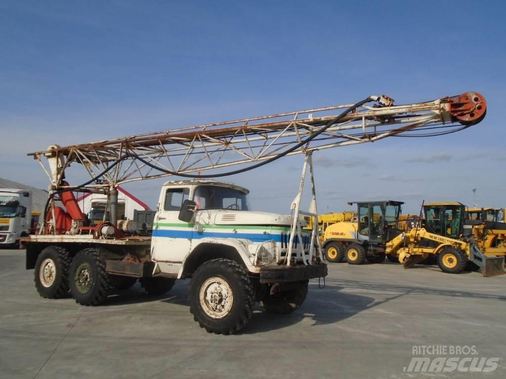 ZIL 6×6 Mobilní vrtná souprava