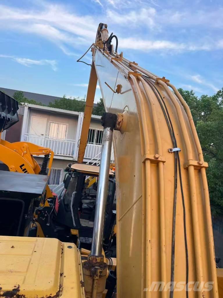 CAT 320 B L Obojživelná rypadla