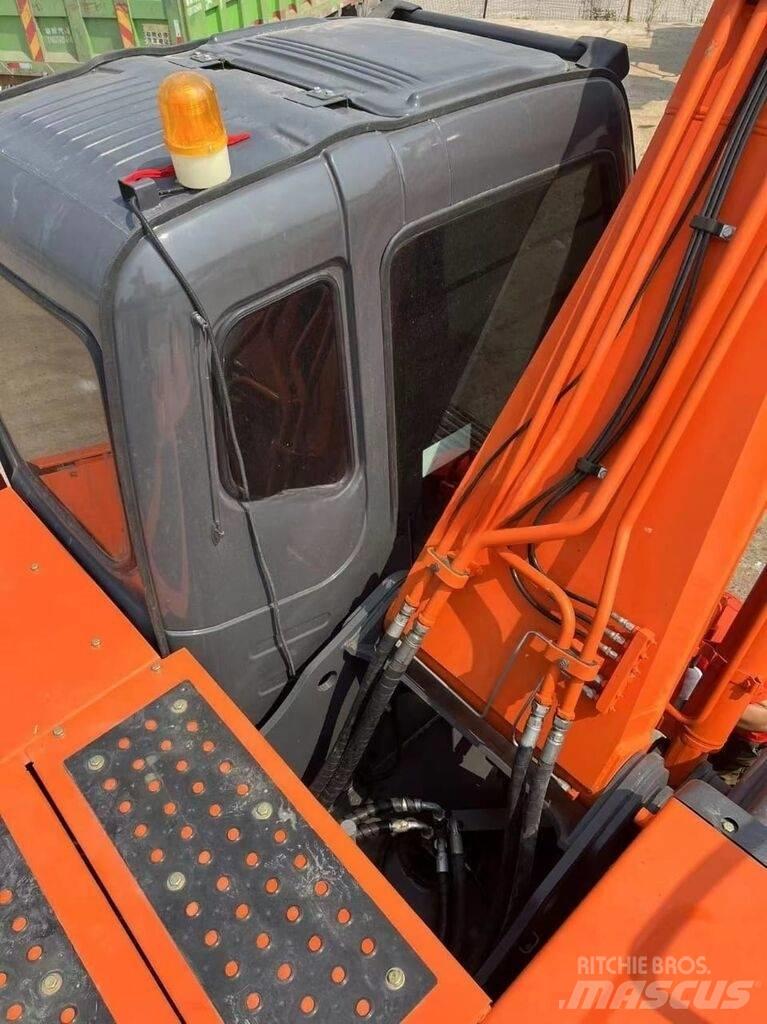 Hitachi ZX 200 Pásová rýpadla