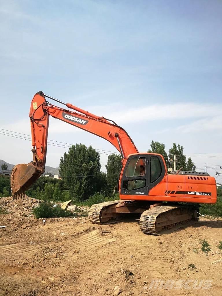 Doosan DX 225 Pásová rýpadla