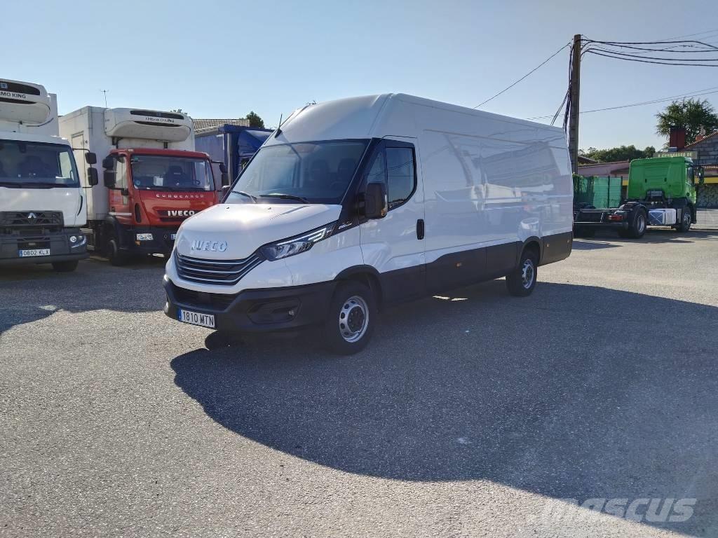 Iveco Daily 35 S12 Skříňová nástavba