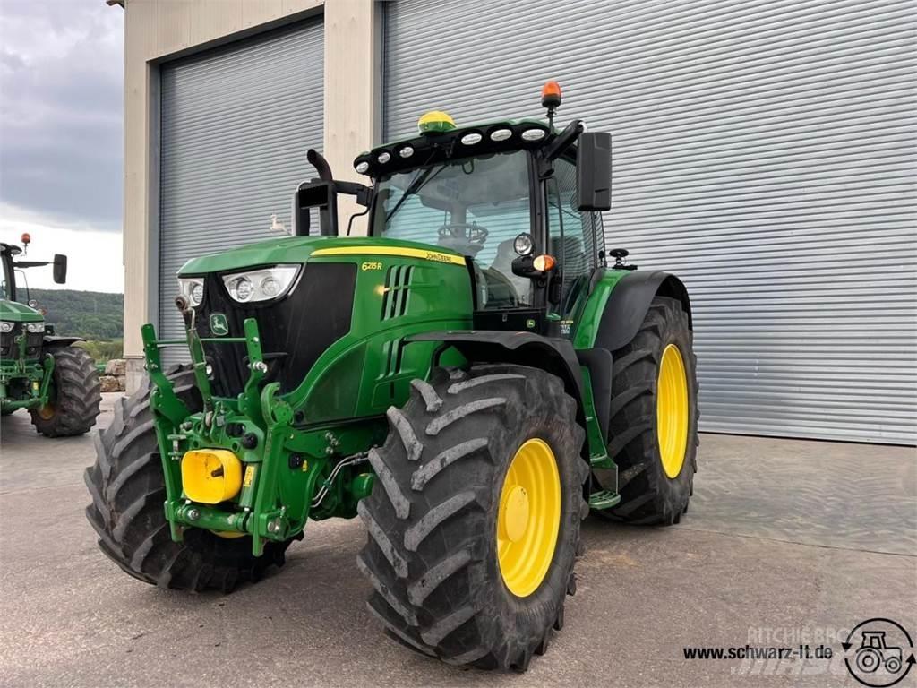 John Deere 6215R Traktory
