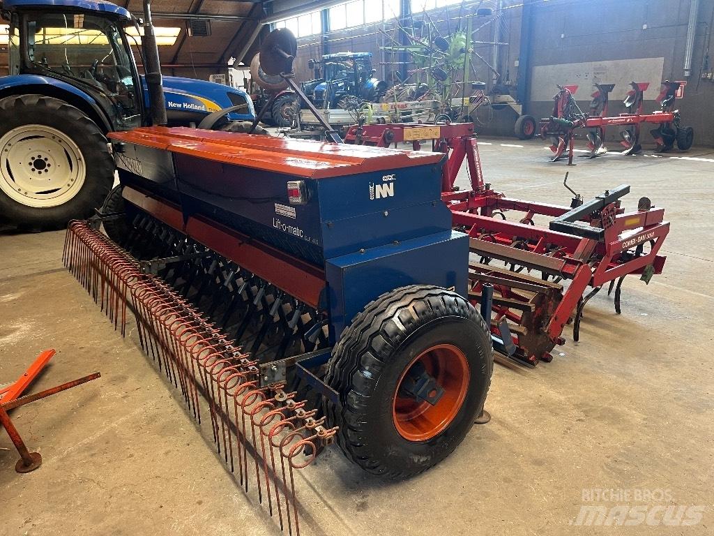 Nordsten CLF 400 Mechanické secí stroje