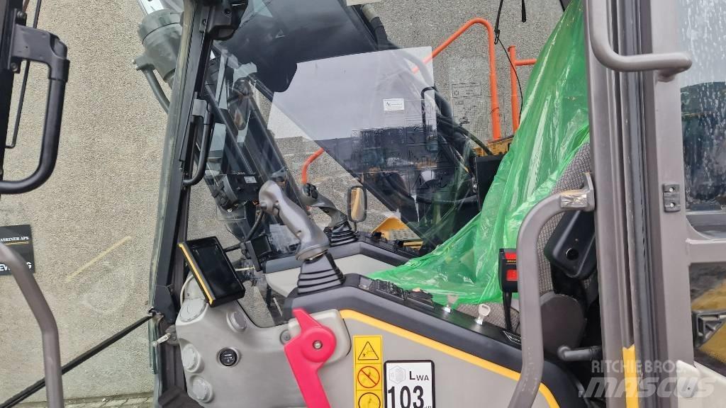 Volvo EC 250 EL Pásová rýpadla