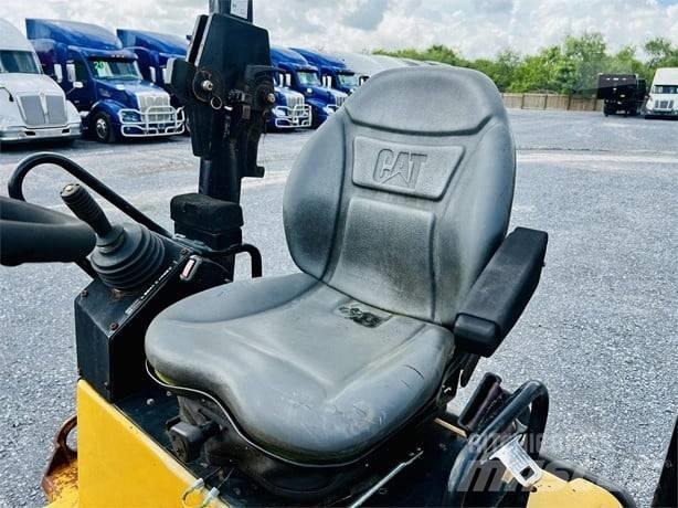 CAT CB 24 Tandemové válce