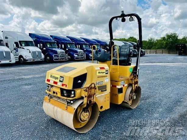 CAT CB 24 Tandemové válce