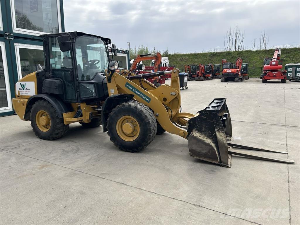 CAT 906M (8758) Víceúčelové nakladače