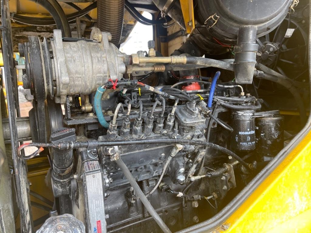 Komatsu WA 270-3 Kolové nakladače