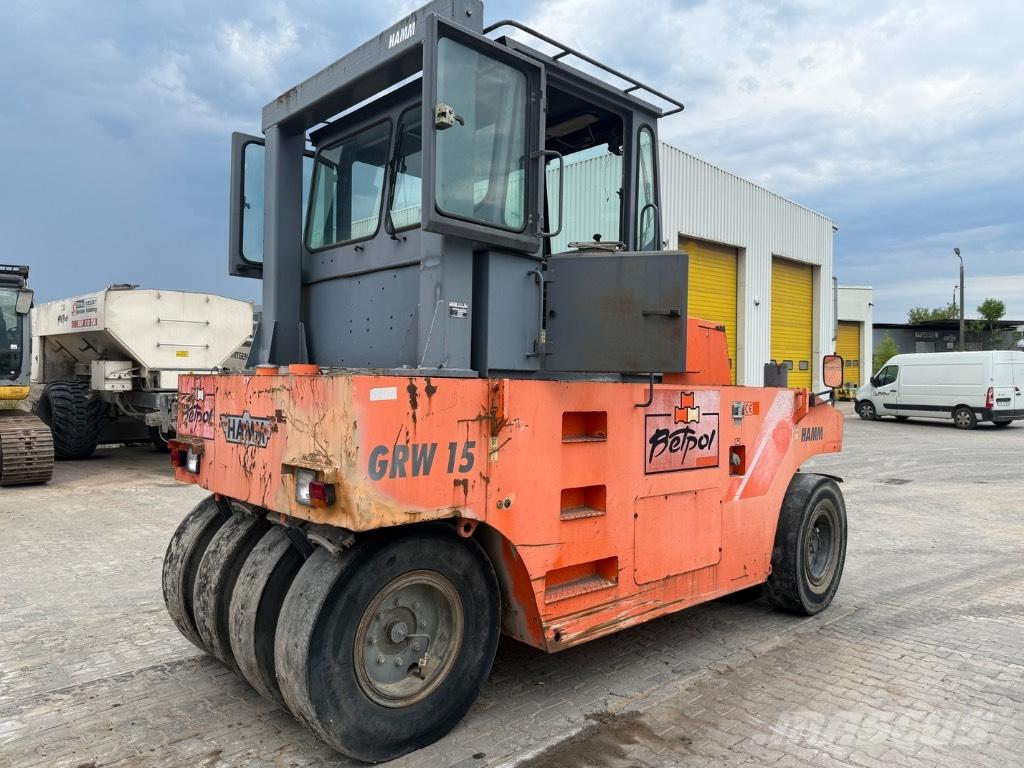 Hamm GRW 15 Pneumatikové válce