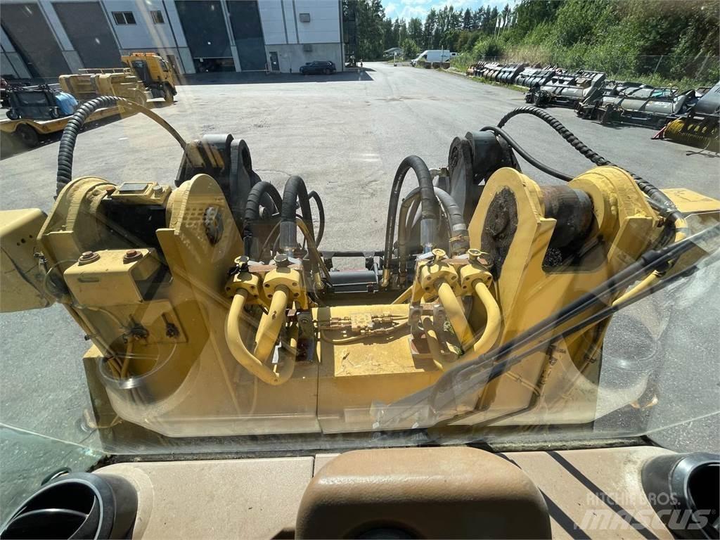 CAT 936F Kolové nakladače