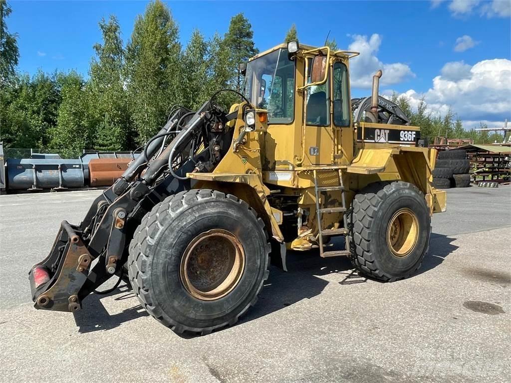 CAT 936F Kolové nakladače
