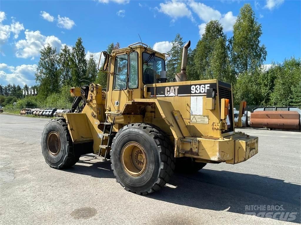 CAT 936F Kolové nakladače