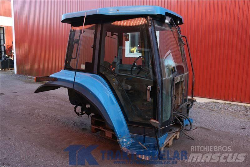 New Holland 8870 Kabiny a interiér