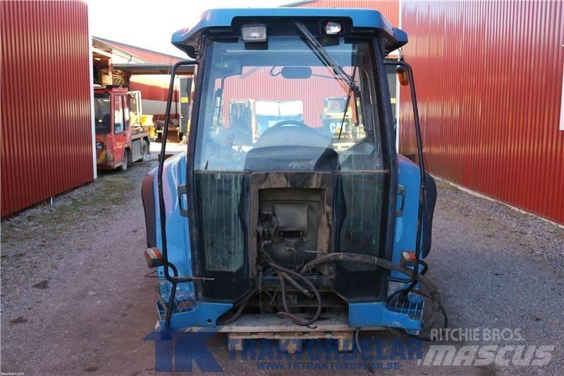 New Holland 8870 Kabiny a interiér