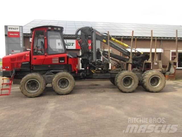 Komatsu 835 Vyvážecí traktory