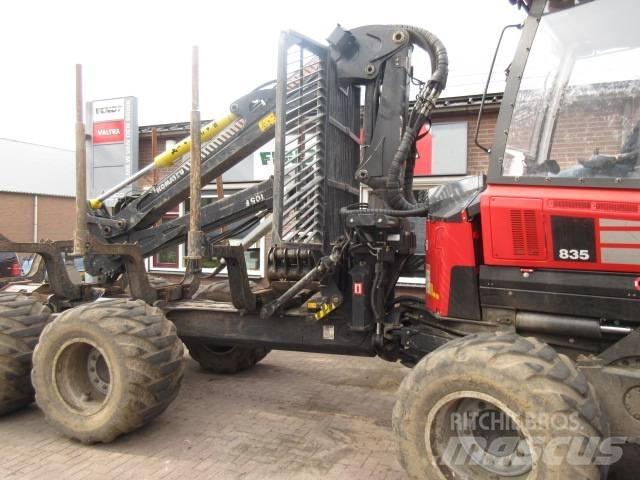Komatsu 835 Vyvážecí traktory