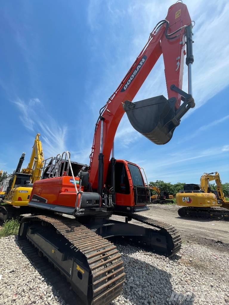 Doosan DX 300 Pásová rýpadla