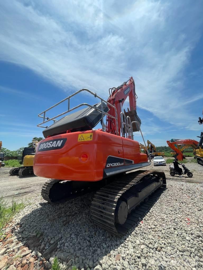 Doosan DX 300 Pásová rýpadla