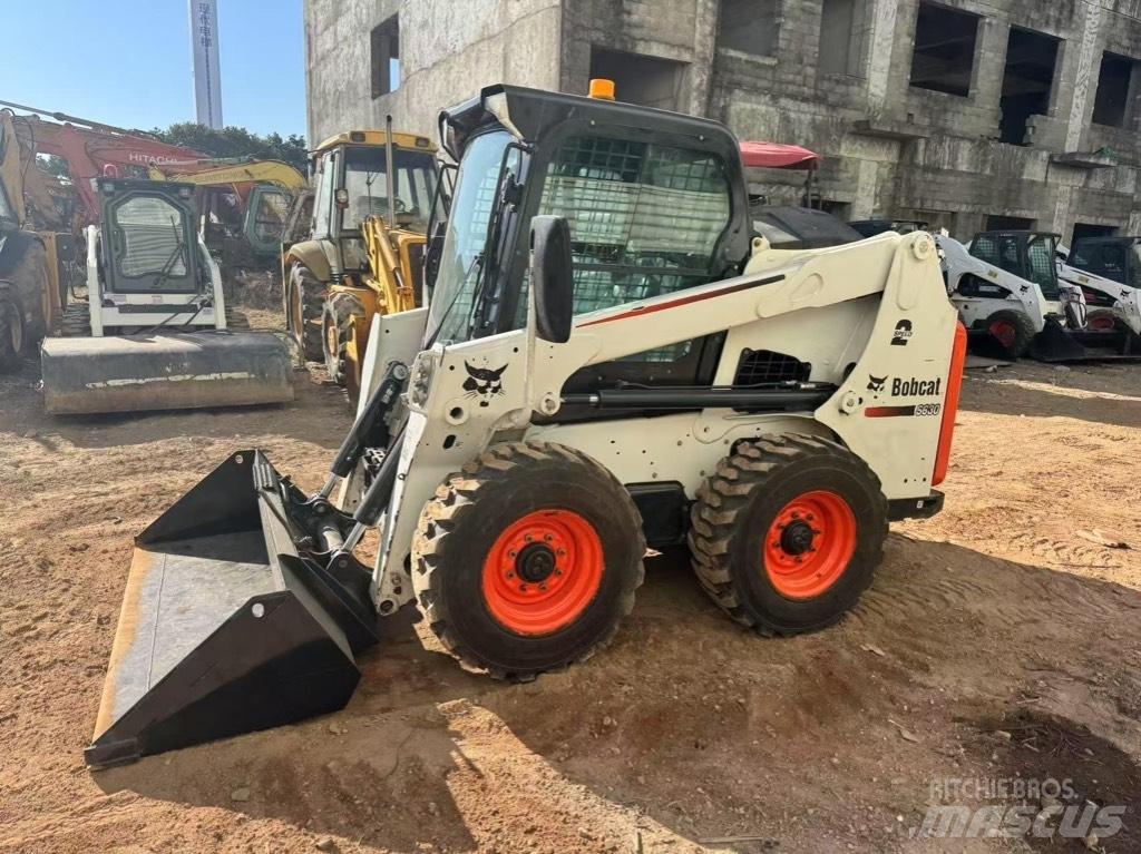 Bobcat S 630 Smykem řízené nakladače