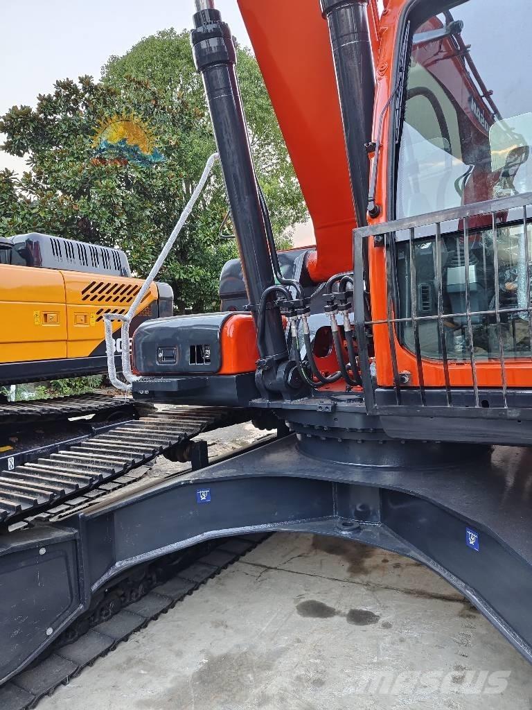 Doosan DX 300 LC Pásová rýpadla