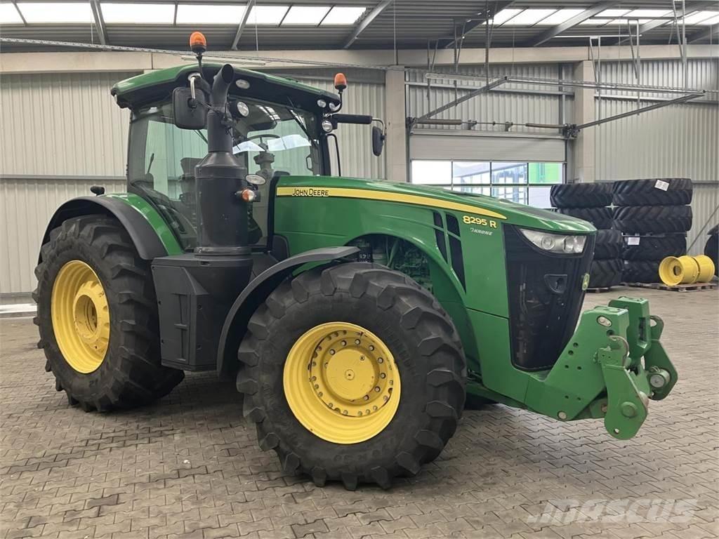 John Deere 8295R Traktory