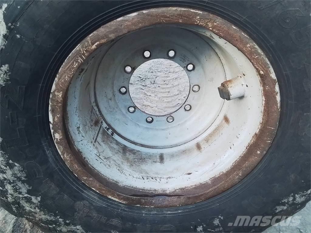 Valmet 890 20x26,5 Pneumatiky, kola a ráfky