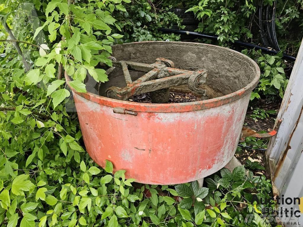  Concrete mixer Stroje na betonové dlaždice