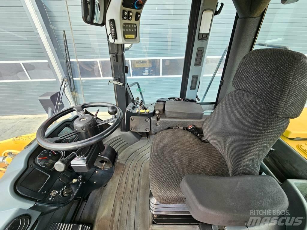 CAT 962 H Kolové nakladače