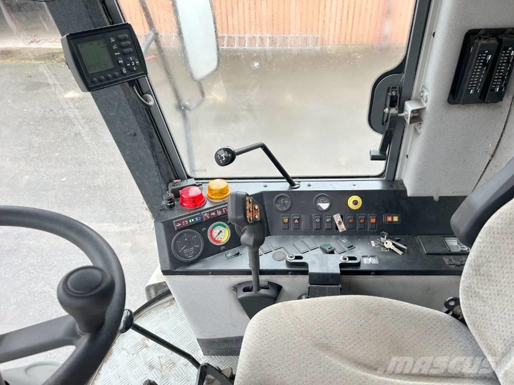 Sampo Rosenlew 2095 Sklízecí mlátičky