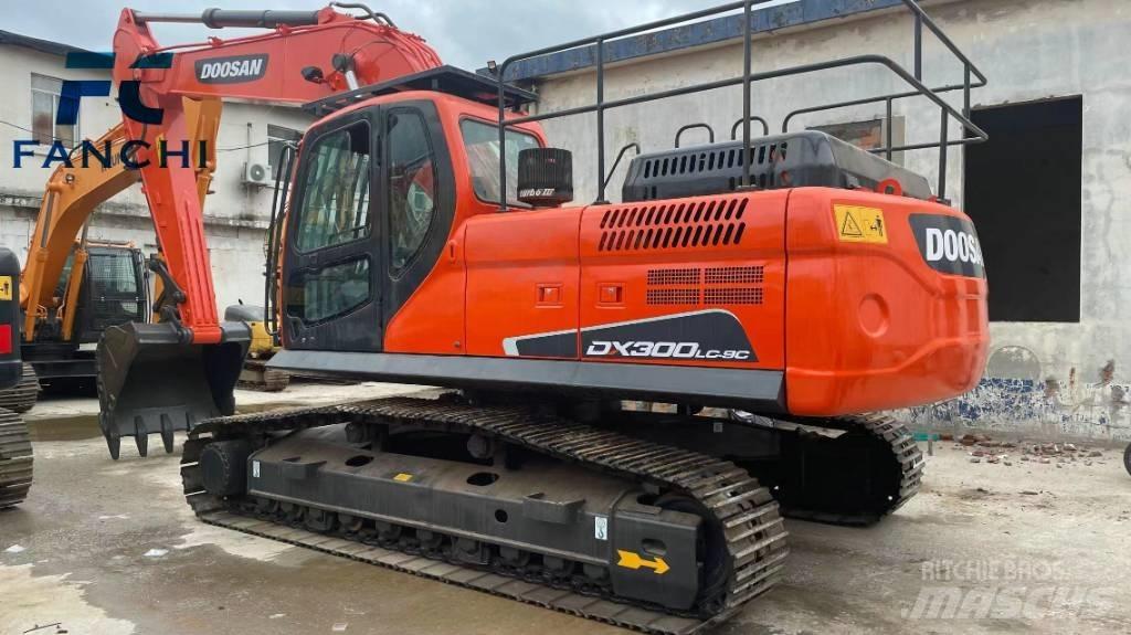 Doosan DX 300 LC Midi rýpadla 7t - 12t