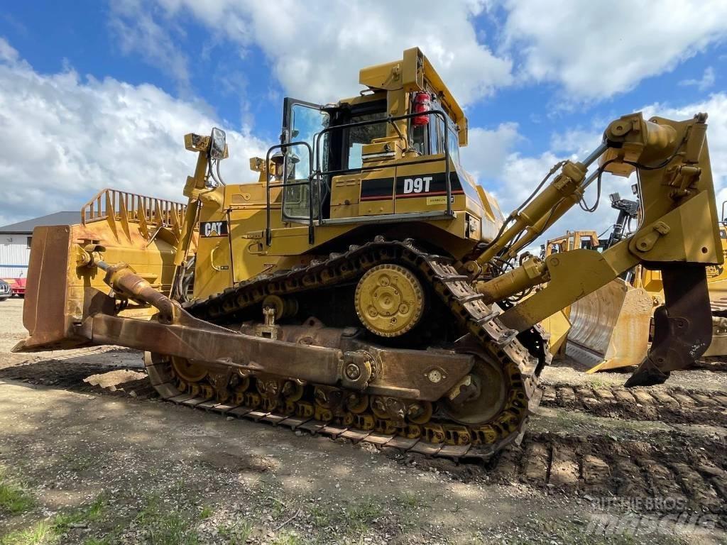 CAT D 9 T Pásové dozery