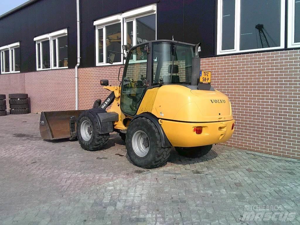 Volvo L25B Kolové nakladače