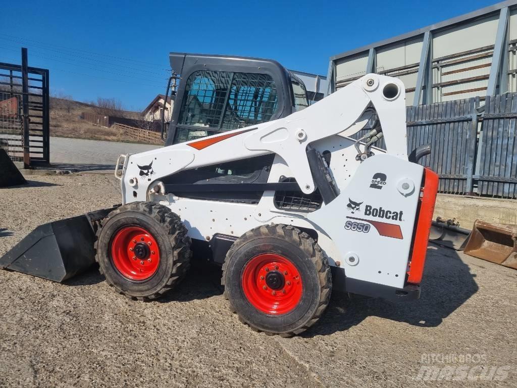 Bobcat 650S Smykem řízené nakladače