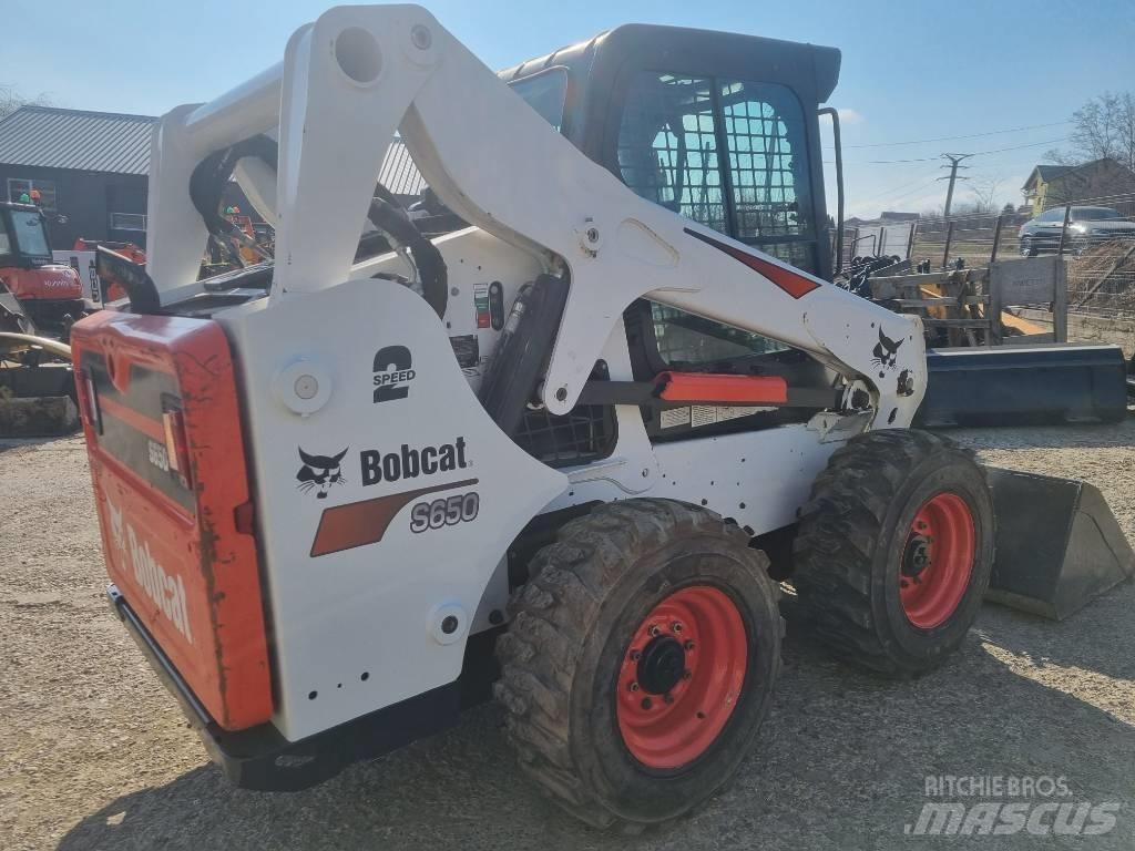 Bobcat 650S Smykem řízené nakladače
