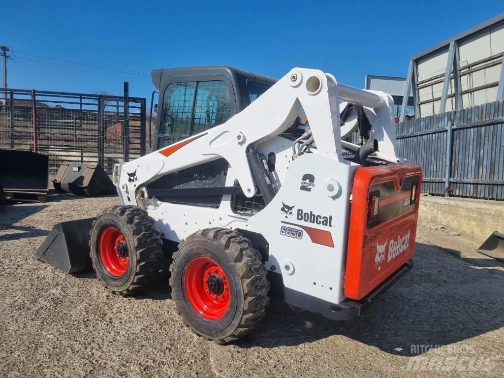 Bobcat 650S Smykem řízené nakladače