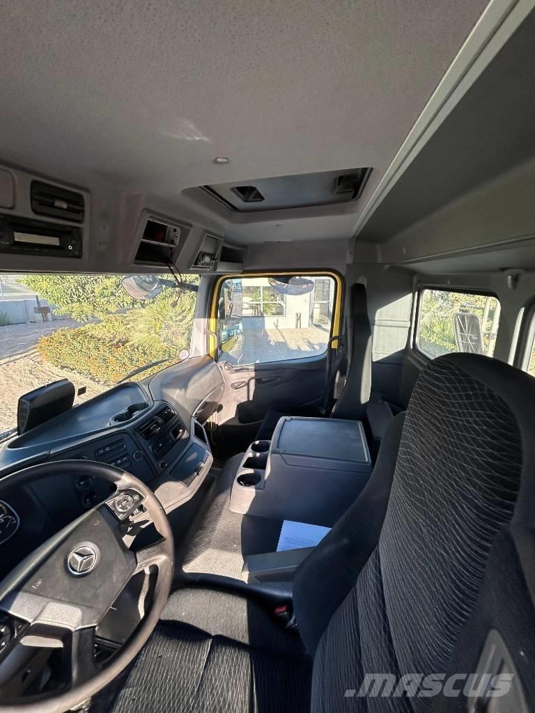 Mercedes-Benz 1530 Skladové kontejnery