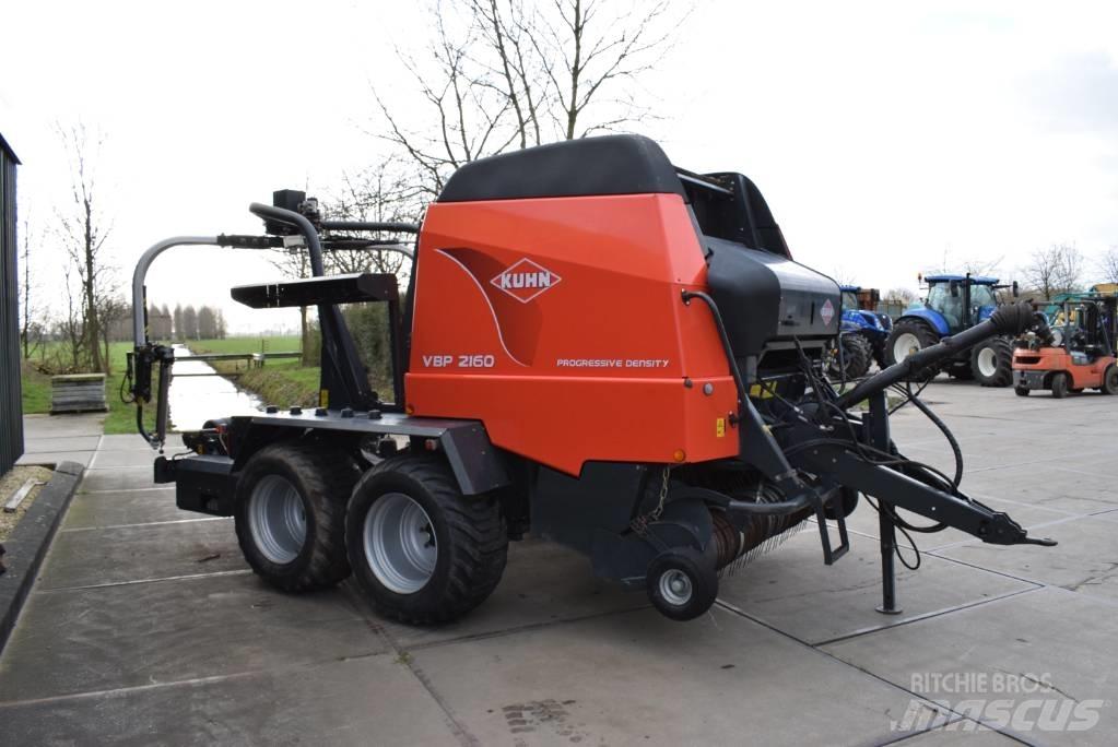 Kuhn VBP 2160 Lis na válcové balíky