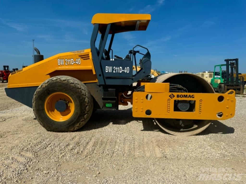 Bomag BW 211 D-40 Kombinované válce