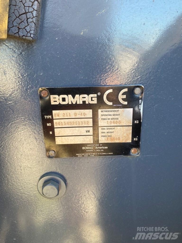 Bomag BW 211 D-40 Kombinované válce